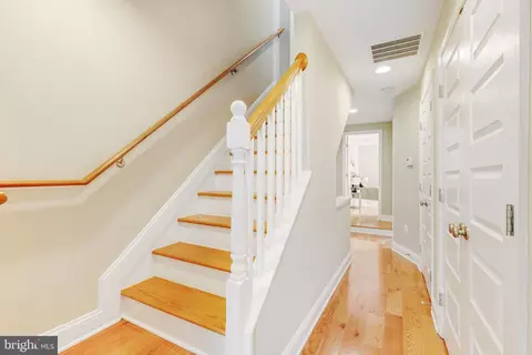 Entry Way - 2034 Eastern Ave, Baltimore, MD 21231 photo 4 of 9