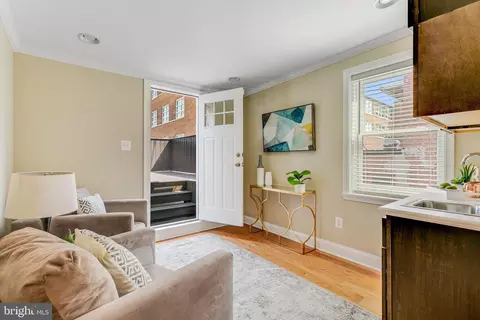 Entry Way - 2034 Eastern Ave, Baltimore, MD 21231 photo 5 of 9