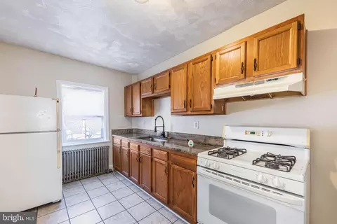 Entry Way - 703 N Augusta Ave, Baltimore, MD 21229 photo 2 of 2