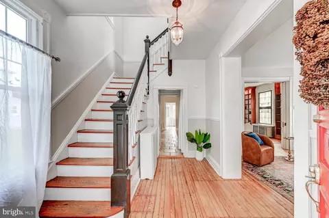 Entry Way - 707 Saint Johns Rd, Baltimore, MD 21210 photo 1 of 8