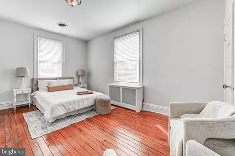 Bedroom - 707 Saint Johns Rd, Baltimore, MD 21210 photo 2 of 3
