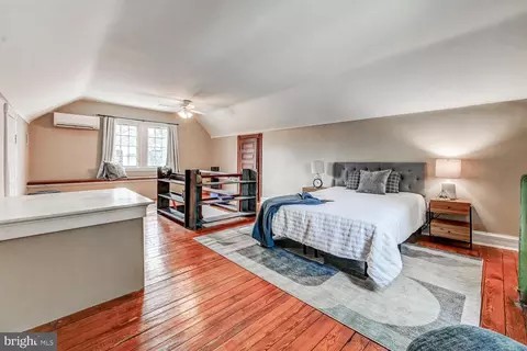 Bedroom - 707 Saint Johns Rd, Baltimore, MD 21210 photo 3 of 3