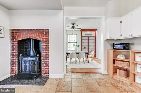 Entry Way - 707 Saint Johns Rd, Baltimore, MD 21210 photo 3 of 8