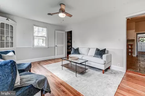 Living - 707 Saint Johns Rd, Baltimore, MD 21210 photo 3 of 4