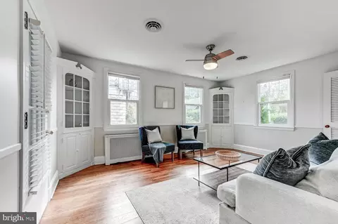 Living - 707 Saint Johns Rd, Baltimore, MD 21210 photo 4 of 4