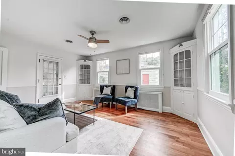 Living - 707 Saint Johns Rd, Baltimore, MD 21210 photo 2 of 4