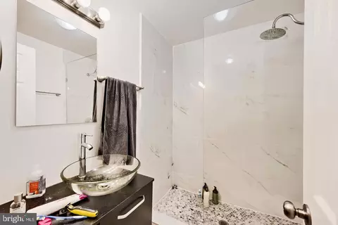 Bath - 32 E Preston St, Baltimore, MD 21202 photo 4 of 7