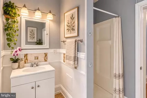 Bath - Undisclosed, Baltimore, MD 21213 photo 1 of 3