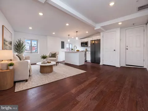 Living - 14 E Read St, Baltimore, MD 21202 photo 5 of 10