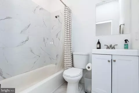 Bath - 14 E Read St, Baltimore, MD 21202 photo 2 of 4