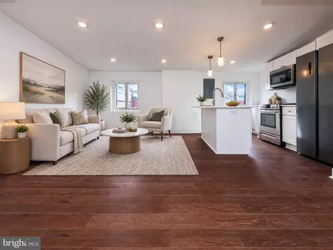 Living - 14 E Read St, Baltimore, MD 21202 photo 3 of 10