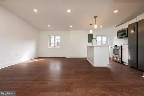 Living - 14 E Read St, Baltimore, MD 21202 photo 2 of 10