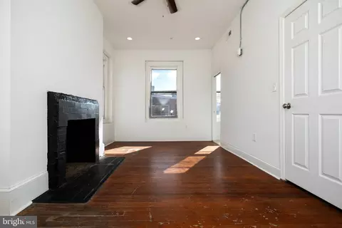 Living - 14 E Read St, Baltimore, MD 21202 photo 8 of 10