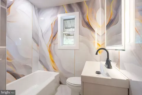 Bath - 3959 Brooklyn Ave, Baltimore, MD 21225 photo 3 of 3