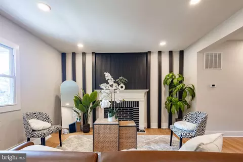 Living - 3959 Brooklyn Ave, Baltimore, MD 21225 photo 1 of 1