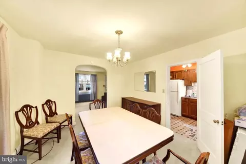Dining - 824 Wicklow Rd, Baltimore, MD 21229 photo 2 of 2