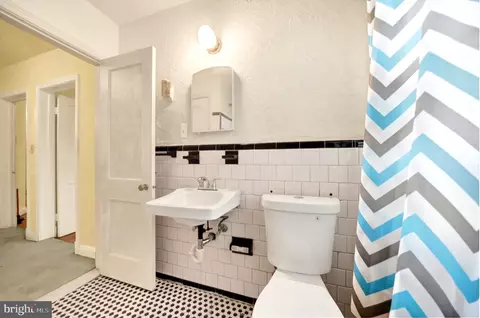 Bath - 824 Wicklow Rd, Baltimore, MD 21229 photo 2 of 4