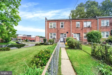 Exterior - 824 Wicklow Rd, Baltimore, MD 21229 photo 2 of 6