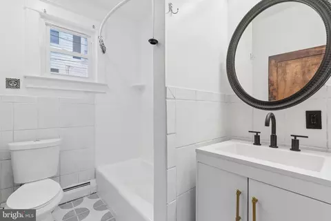 Bath - 4111 Lasalle Ave, Baltimore, MD 21206 photo 1 of 5