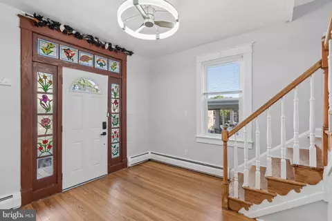 Entry Way - 4111 Lasalle Ave, Baltimore, MD 21206 photo 2 of 9
