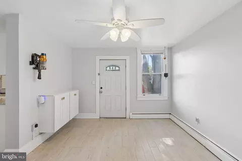 Entry Way - 4111 Lasalle Ave, Baltimore, MD 21206 photo 7 of 9