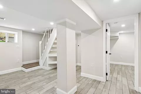 Entry Way - 3101 Echodale Ave, Baltimore, MD 21214 photo 8 of 10