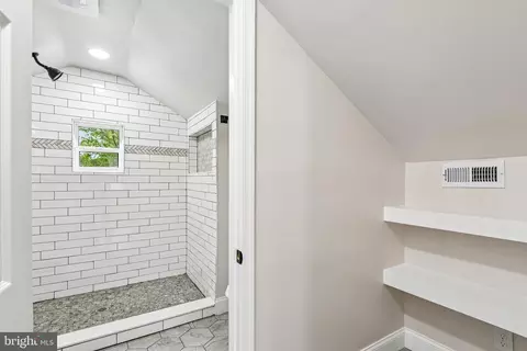 Entry Way - 3101 Echodale Ave, Baltimore, MD 21214 photo 6 of 10