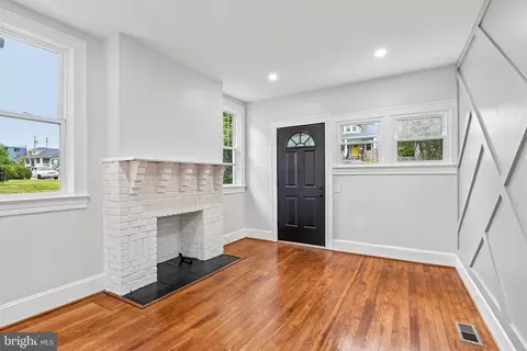 Living - 3101 Echodale Ave, Baltimore, MD 21214 photo 2 of 5