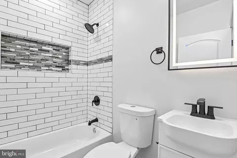 Bath - 3101 Echodale Ave, Baltimore, MD 21214 photo 1 of 3