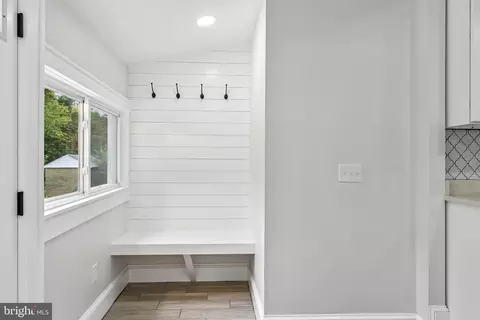 Entry Way - 3101 Echodale Ave, Baltimore, MD 21214 photo 4 of 10