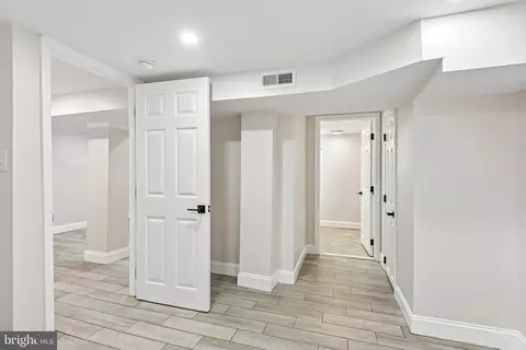 Entry Way - 3101 Echodale Ave, Baltimore, MD 21214 photo 9 of 10