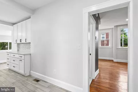 Entry Way - 3101 Echodale Ave, Baltimore, MD 21214 photo 10 of 10