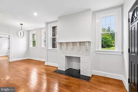 Living - 3101 Echodale Ave, Baltimore, MD 21214 photo 3 of 5
