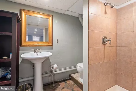 Bath - 2505 Ailsa Ave, Baltimore, MD 21214 photo 4 of 4