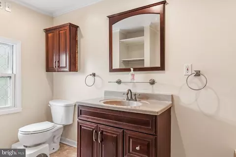 Bath - 2505 Ailsa Ave, Baltimore, MD 21214 photo 2 of 4