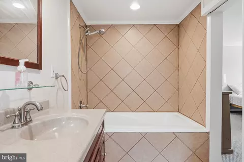 Bath - 2505 Ailsa Ave, Baltimore, MD 21214 photo 3 of 4