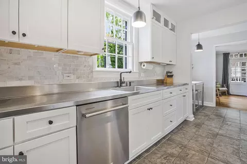 Kitchen - 5415 Springlake Way, Baltimore, MD 21212 photo 4 of 5