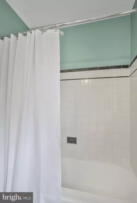 Bath - 5415 Springlake Way, Baltimore, MD 21212 photo 2 of 4