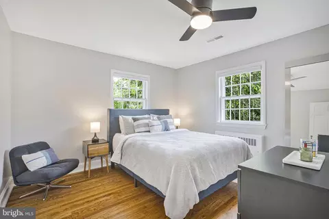 Bedroom - 5415 Springlake Way, Baltimore, MD 21212 photo 4 of 5