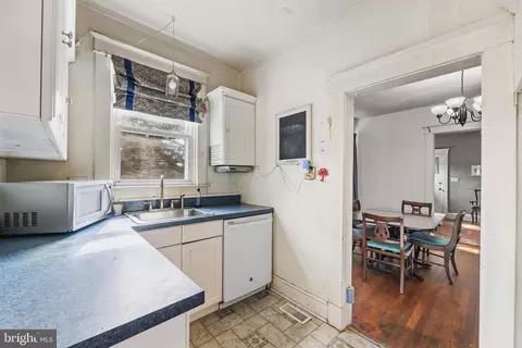 Kitchen - 315 N Bend Rd, Baltimore, MD 21229 photo 2 of 2