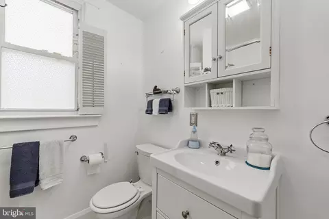 Bath - 315 N Bend Rd, Baltimore, MD 21229 photo 1 of 3