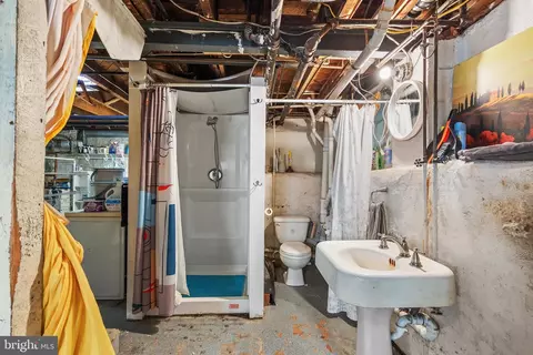 Bath - 315 N Bend Rd, Baltimore, MD 21229 photo 3 of 3