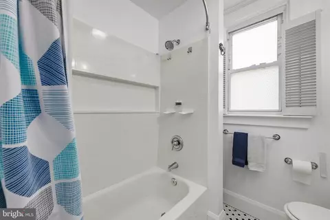 Bath - 315 N Bend Rd, Baltimore, MD 21229 photo 2 of 3