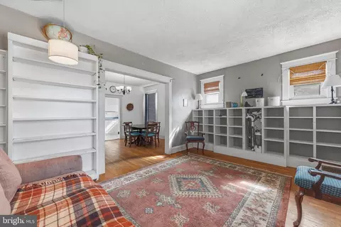 Living - 315 N Bend Rd, Baltimore, MD 21229 photo 1 of 2