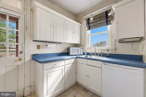 Kitchen - 315 N Bend Rd, Baltimore, MD 21229 photo 1 of 2