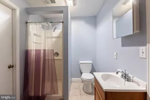 Bath - 1156 Scott St, Baltimore, MD 21230 photo 3 of 3
