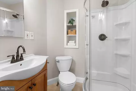 Bath - 640 Harvey St, Baltimore, MD 21230 photo 3 of 4