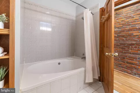 Bath - 640 Harvey St, Baltimore, MD 21230 photo 2 of 4