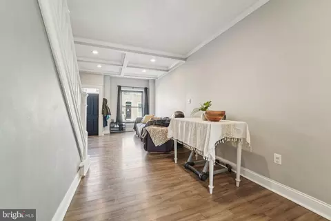 Entry Way - 147 N Streeper St, Baltimore, MD 21224 photo 5 of 9