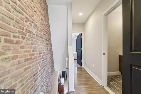 Entry Way - 147 N Streeper St, Baltimore, MD 21224 photo 7 of 9